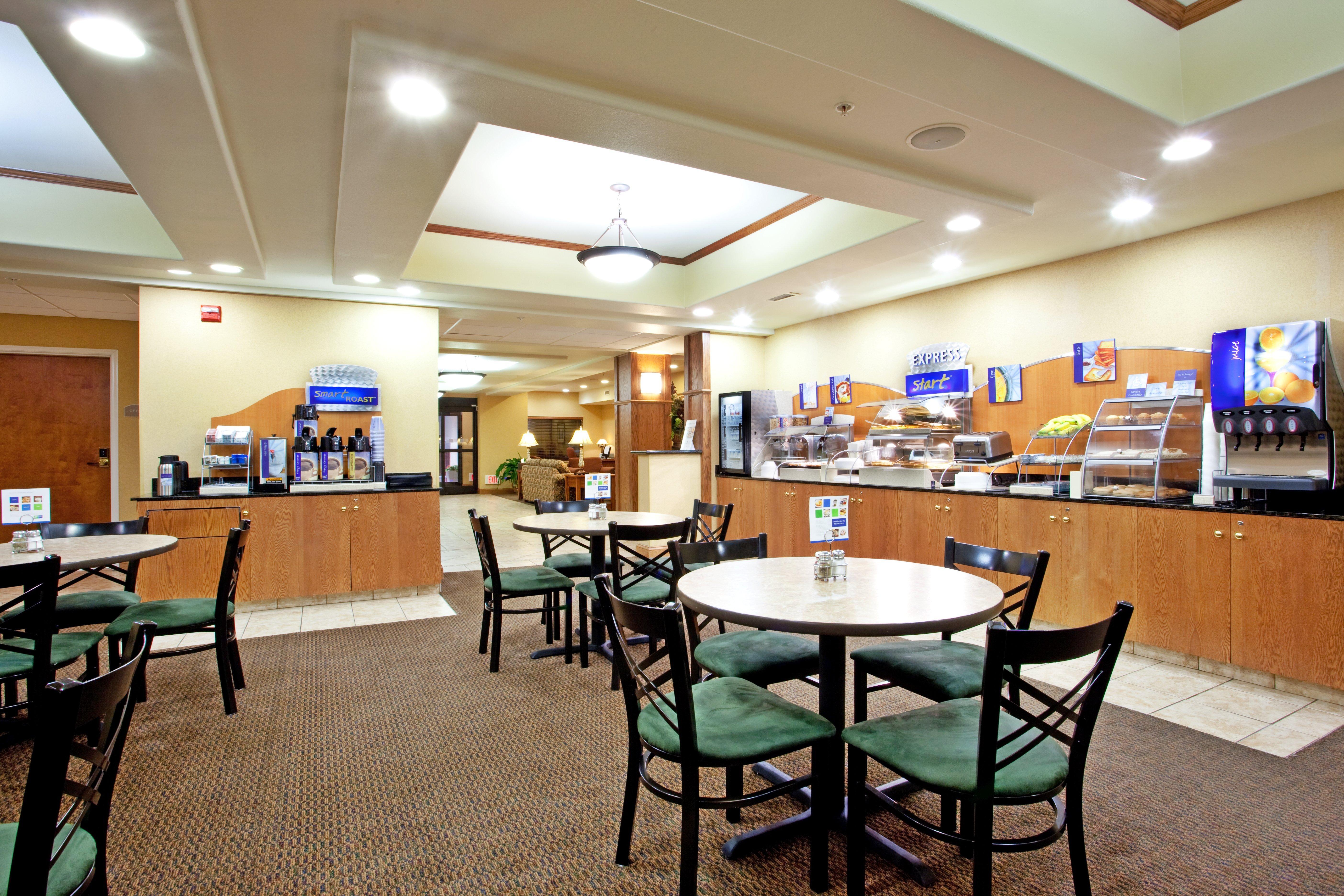 Holiday Inn Express Hotel & Suites Claypool Hill -Richlands Area By Ihg Pounding Mill Exteriér fotografie